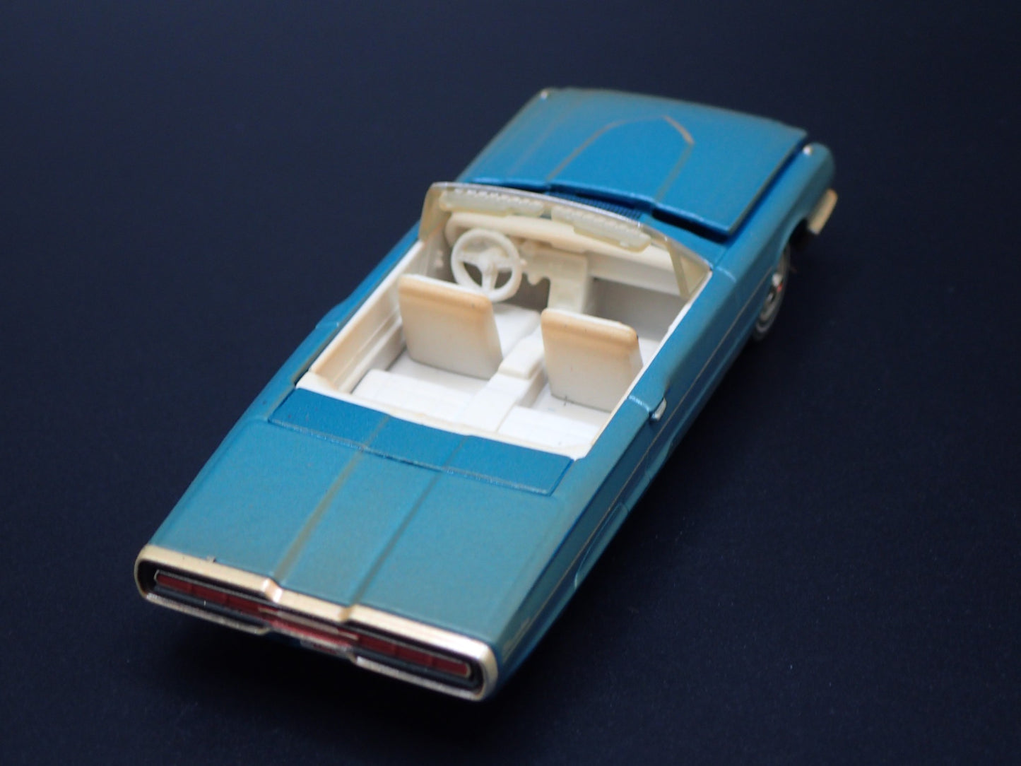 1966 66 FORD THUNDERBIRD TBIRD CONVERTIBLE DIRTY 1:64 SCALE DIECAST MODEL CAR