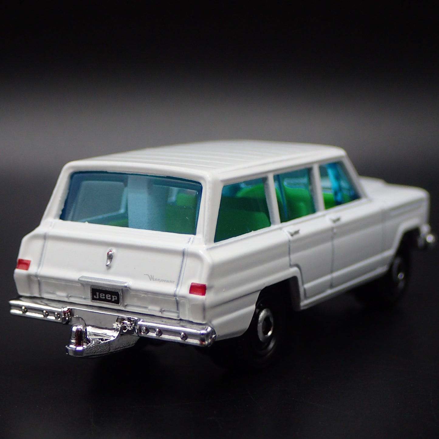 1963-1982 JEEP WAGONEER w/ TOW HITCH WHITE 1:64 SCALE DIORAMA DIECAST MODEL CAR