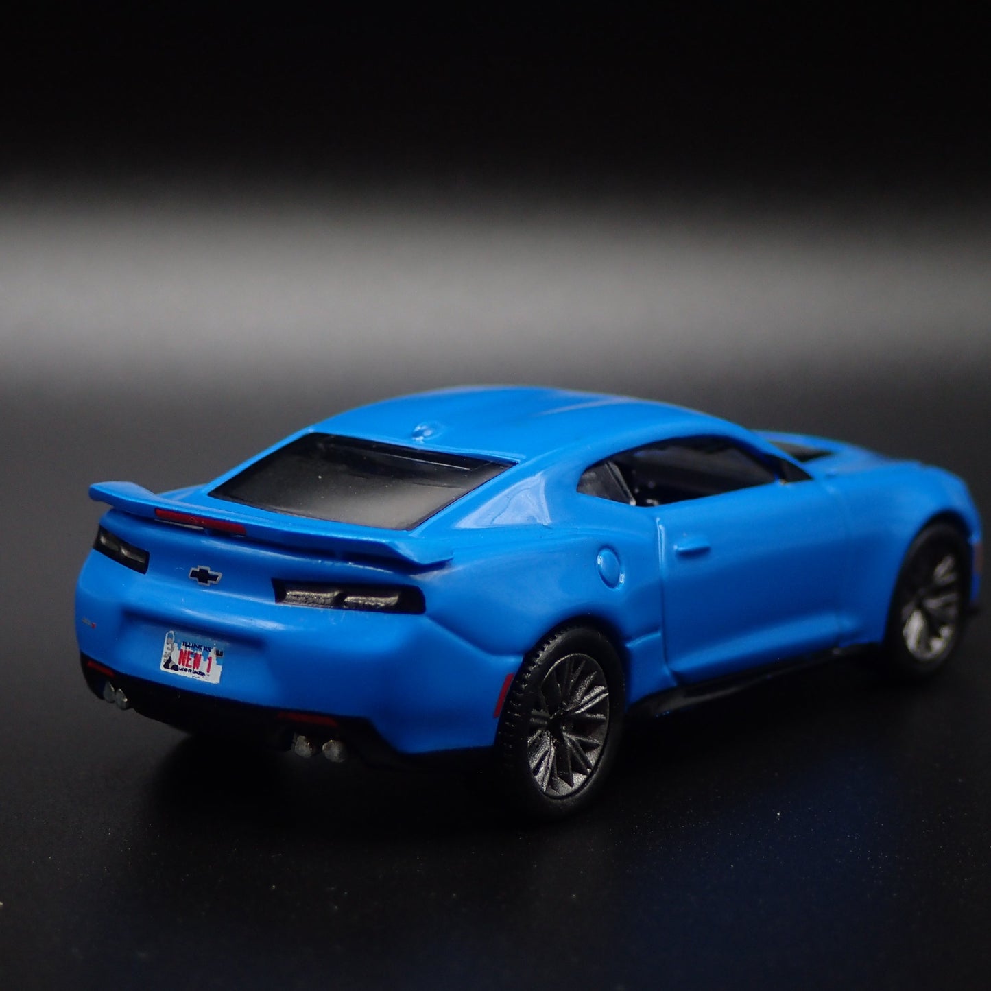 2022 22 CHEVY CHEVROLET CAMARO ZL1 BLUE 1:64 SCALE DIORAMA DIECAST MODEL CAR