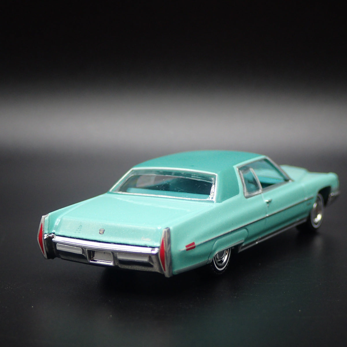 1971 71 CADILLAC CADDY COUPE DEVILLE 1:64 SCALE DIORAMA DIECAST MODEL CAR-Burning Rubber Toy Company