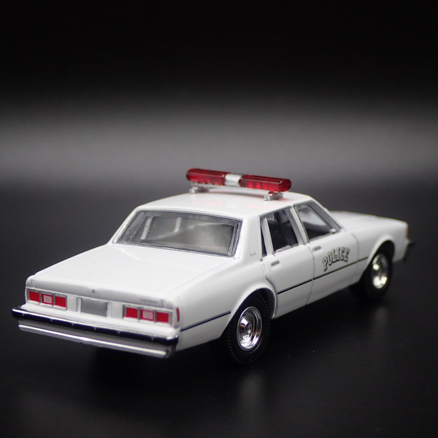 1980 80 CHEVY CHEVROLET IMPALA 9C1 POLICE 1/64 SCALE DIORAMA DIECAST MODEL CAR