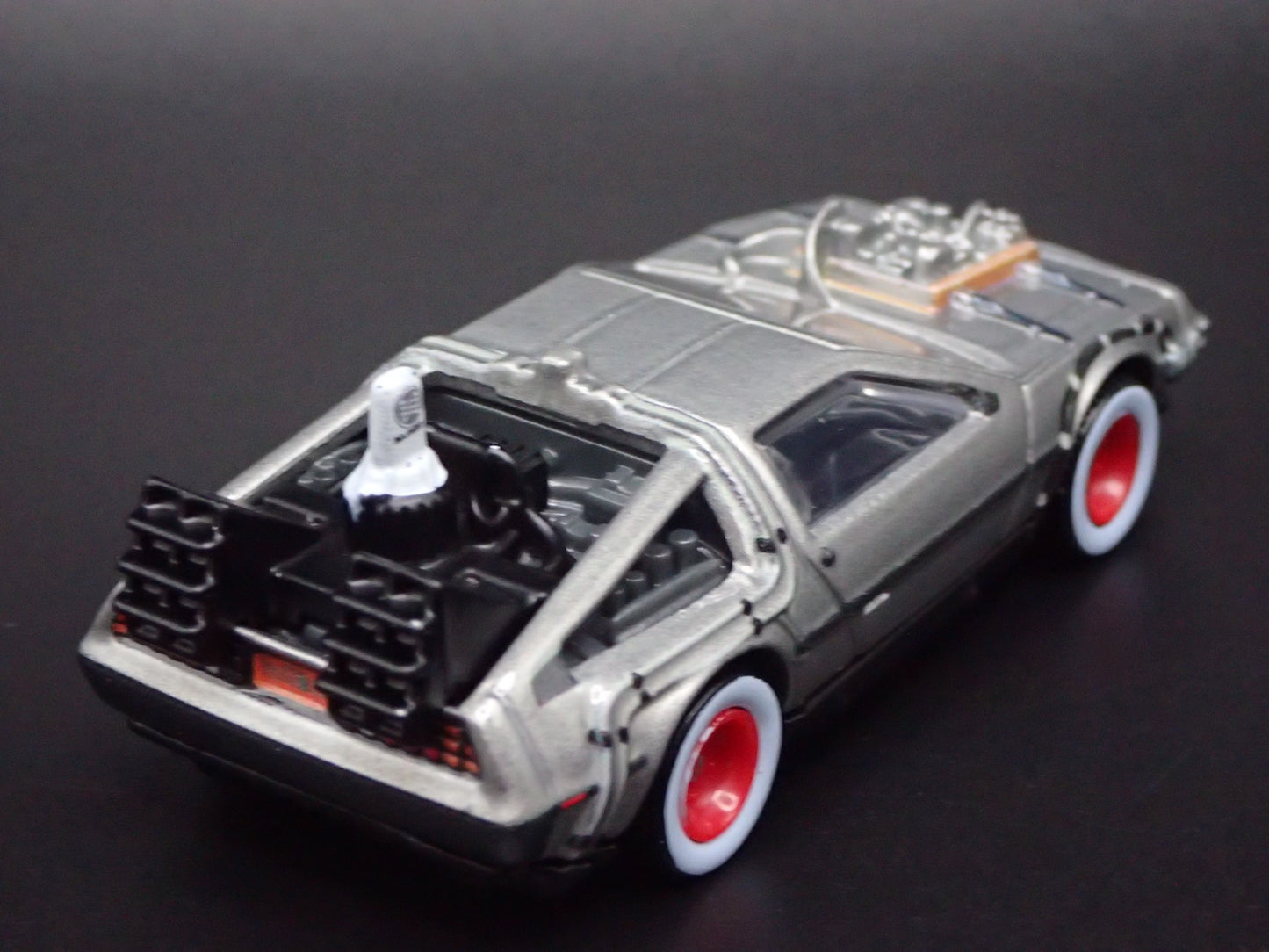 DeLorean BACK TO THE FUTURE III 3 TIME MACHINE RARE 1:64 SCALE DIECAST MODEL CAR