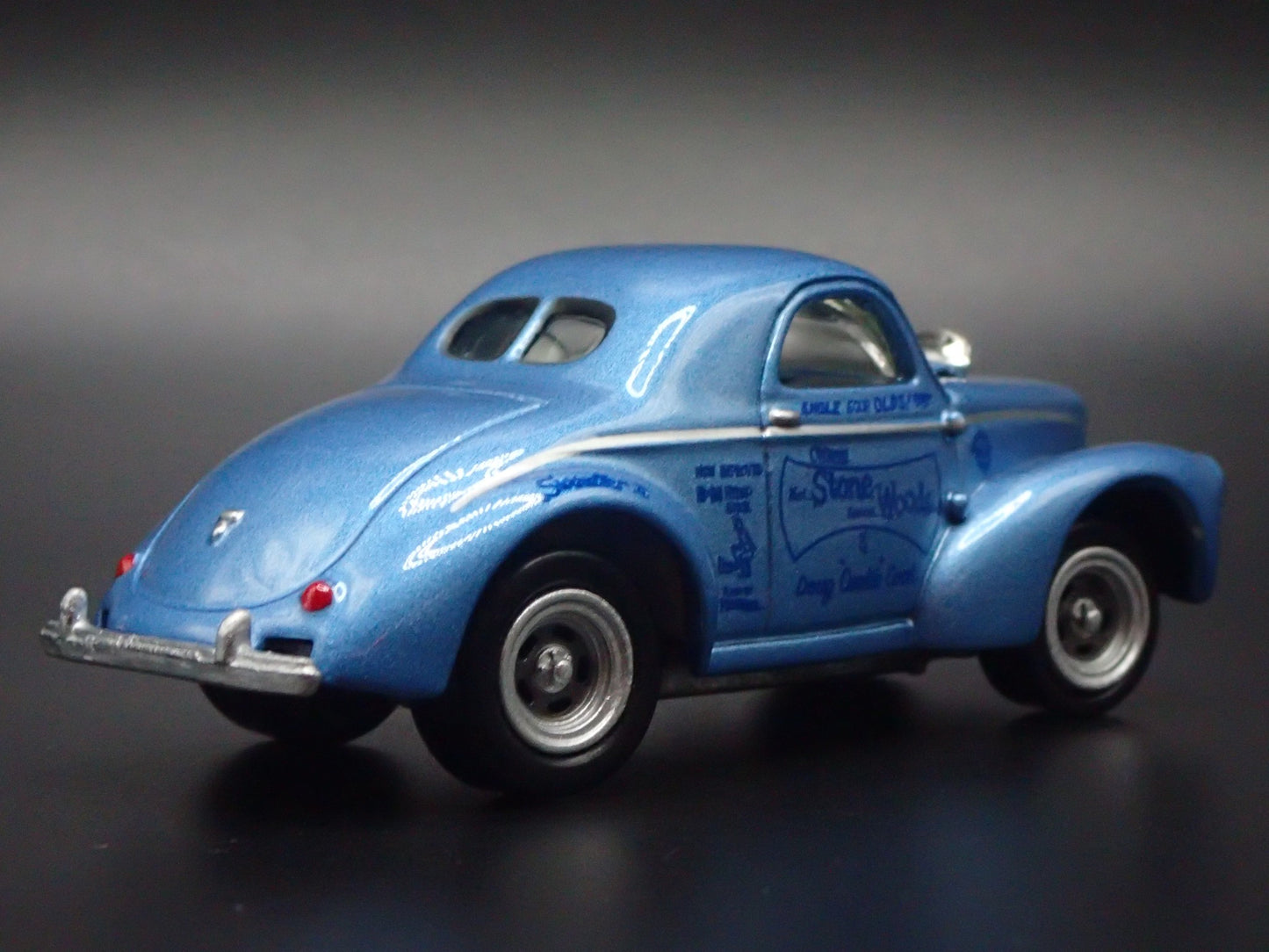 1941 WILLYS COUPE STONE WOODS & COOK NHRA 1:64 SCALE DIORAMA DIECAST MODEL CAR