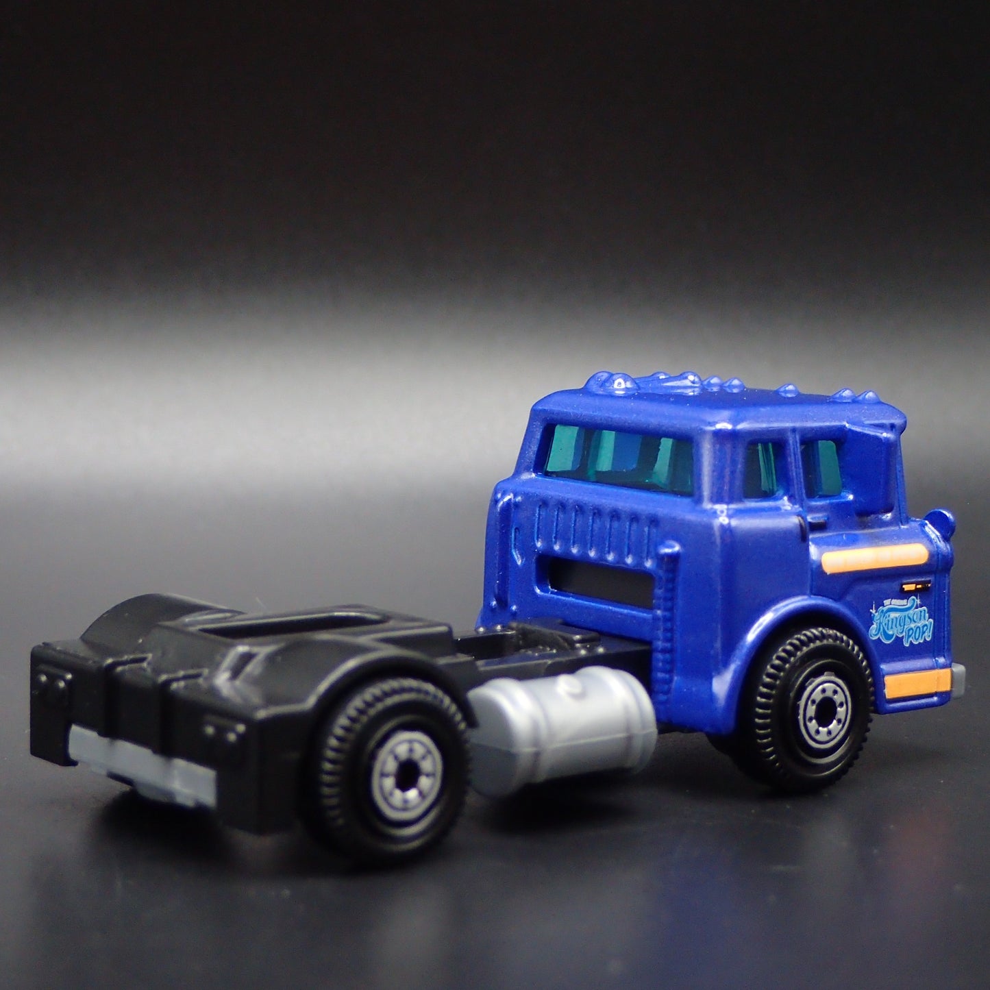 1963-1990 FORD C900 COE RIG TRUCK PURPLE 1:64 MB SCALE DIORAMA DIECAST MODEL CAR