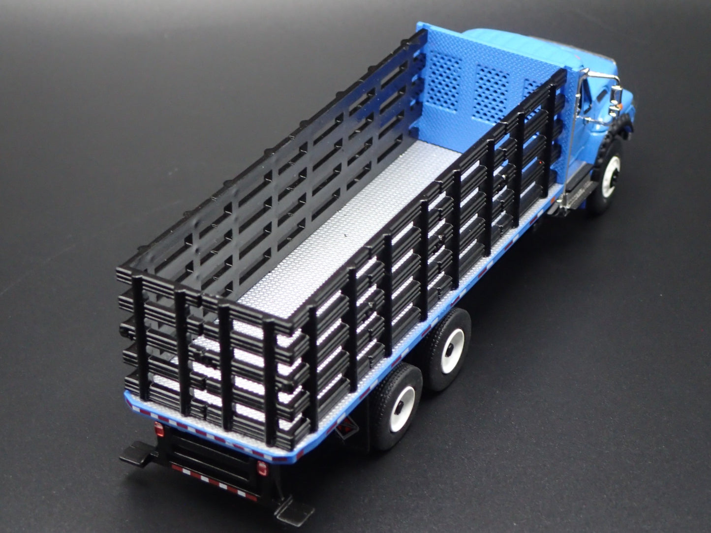 2018 INTERNATIONAL WORKSTAR PLATFORM STAKEBED TRUCK 1:64 SCALE DIECAST MODEL CAR