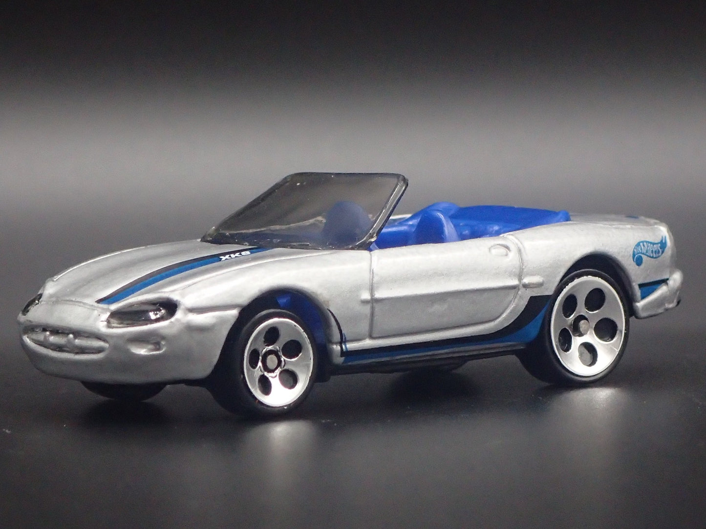 1996-2006 JAGUAR XK8 CONVERTIBLE SILVER 1/64 SCALE COLLECTIBLE DIECAST MODEL CAR