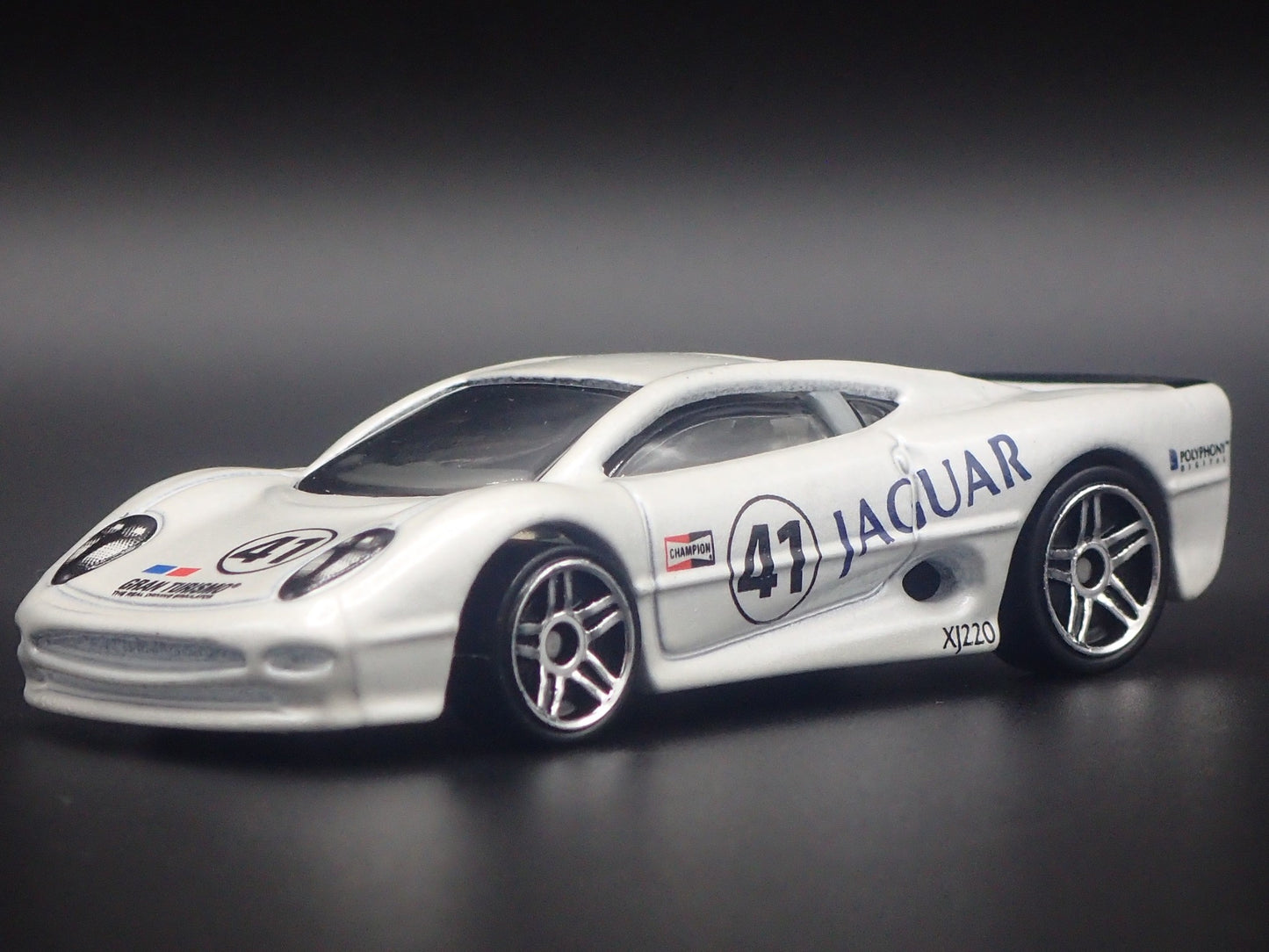 1992-1994 JAGUAR XJ220 GRAN TURISMO WHITE 1/64 SCALE DIORAMA DIECAST MODEL CAR