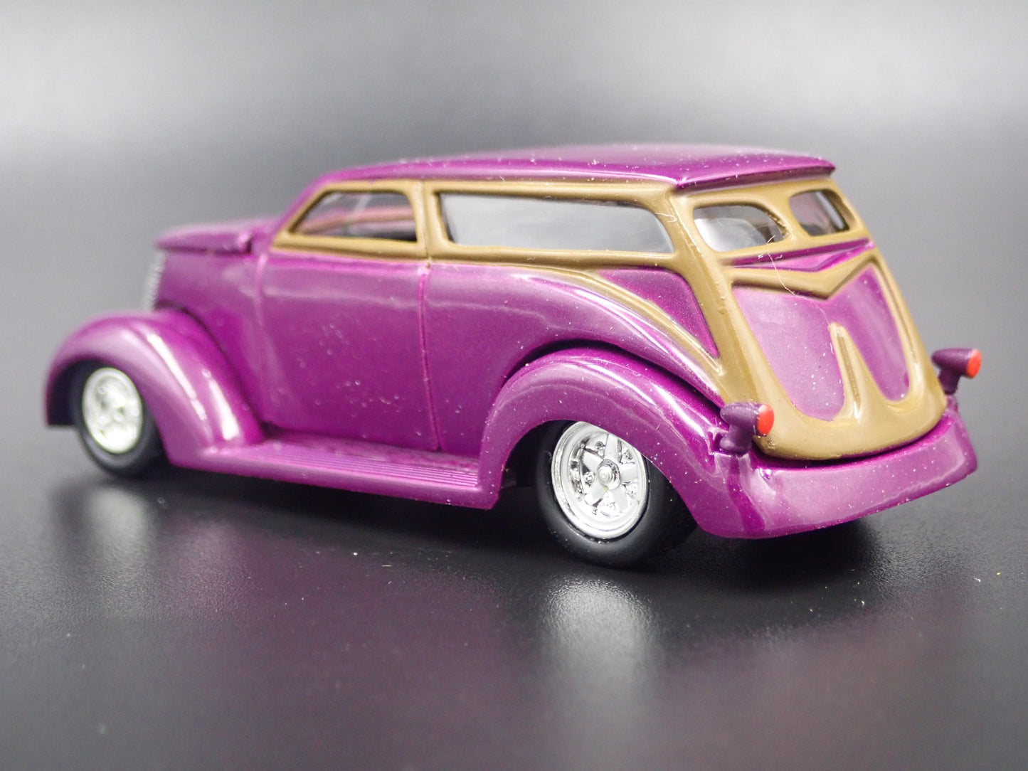 1937 37 FORD BOXOTICA CUSTOM HOT ROD 1:64 SCALE COLLECTIBLE DIORAMA MODEL CAR