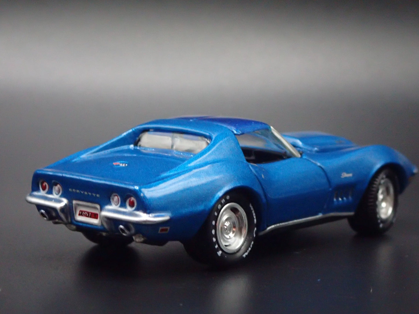 1969 69 CHEVROLET CHEVY CORVETTE L88 BLUE 1:64 SCALE DIORAMA DIECAST MODEL CAR