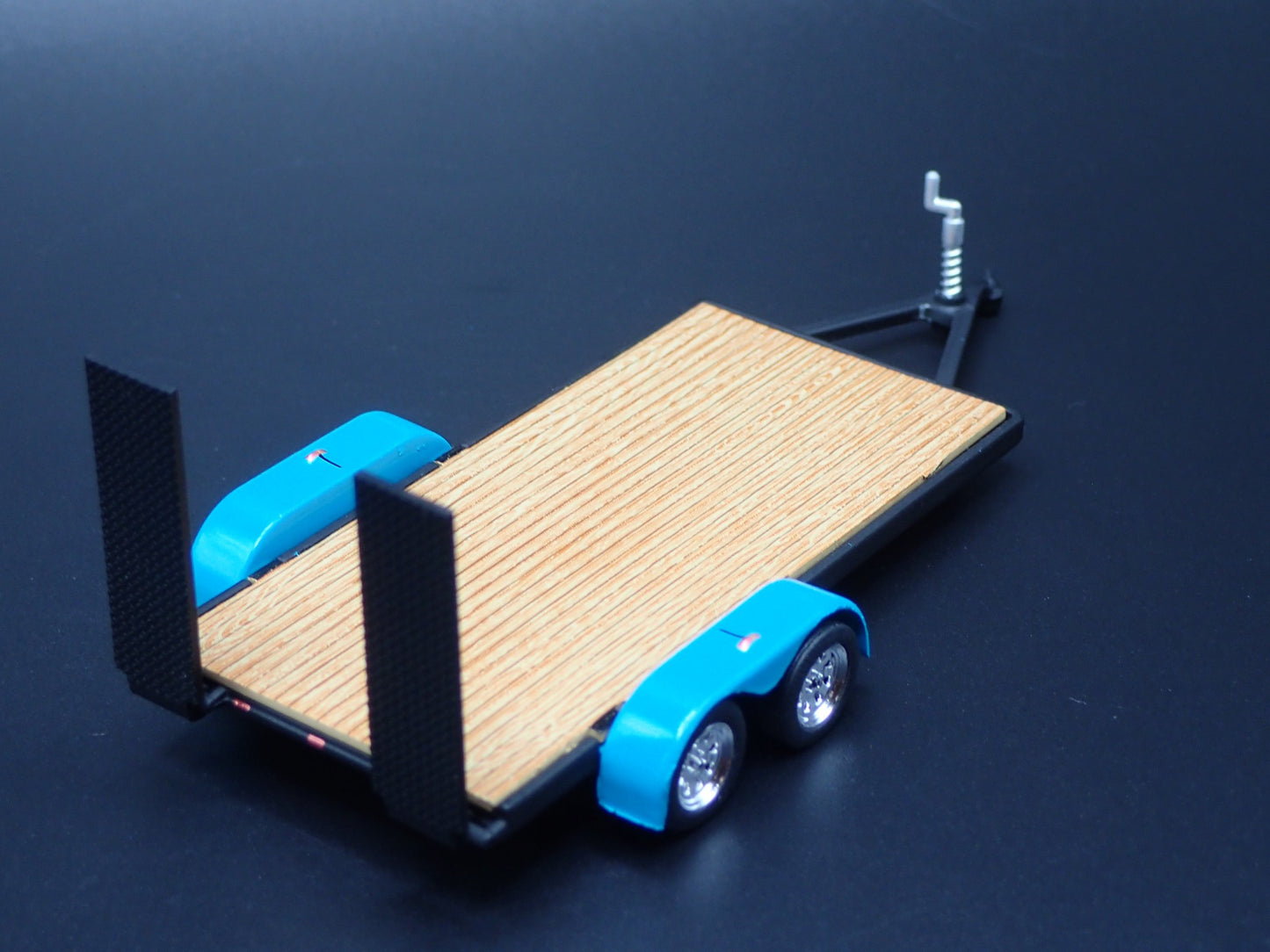 FLATBED CAR HAULER TRAILER WITH LOADING RAMPS 1:64 SCALE DIORAMA PROP MODEL