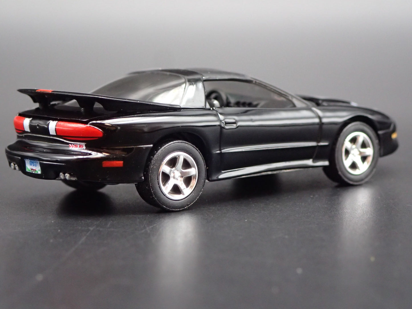 1997 97 PONTIAC FIREBIRD T/A TA 1:64 SCALE COLLECTIBLE DIORAMA DIECAST MODEL CAR
