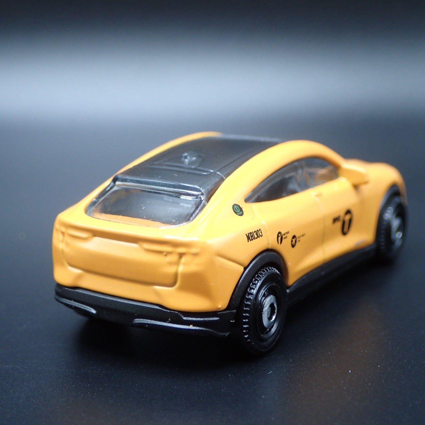 2021-2025 FORD MUSTANG MACH E ELECTRIC SUV NYC TAXI 1/64 SCALE DIECAST MODEL CAR
