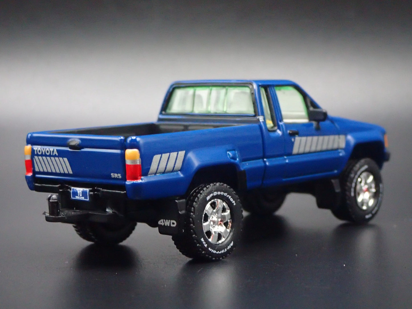 1985 85 TOYOTA SR5 PICKUP TRUCK w HITCH BLUE 1/64 SCALE DIECAST MODEL CAR
