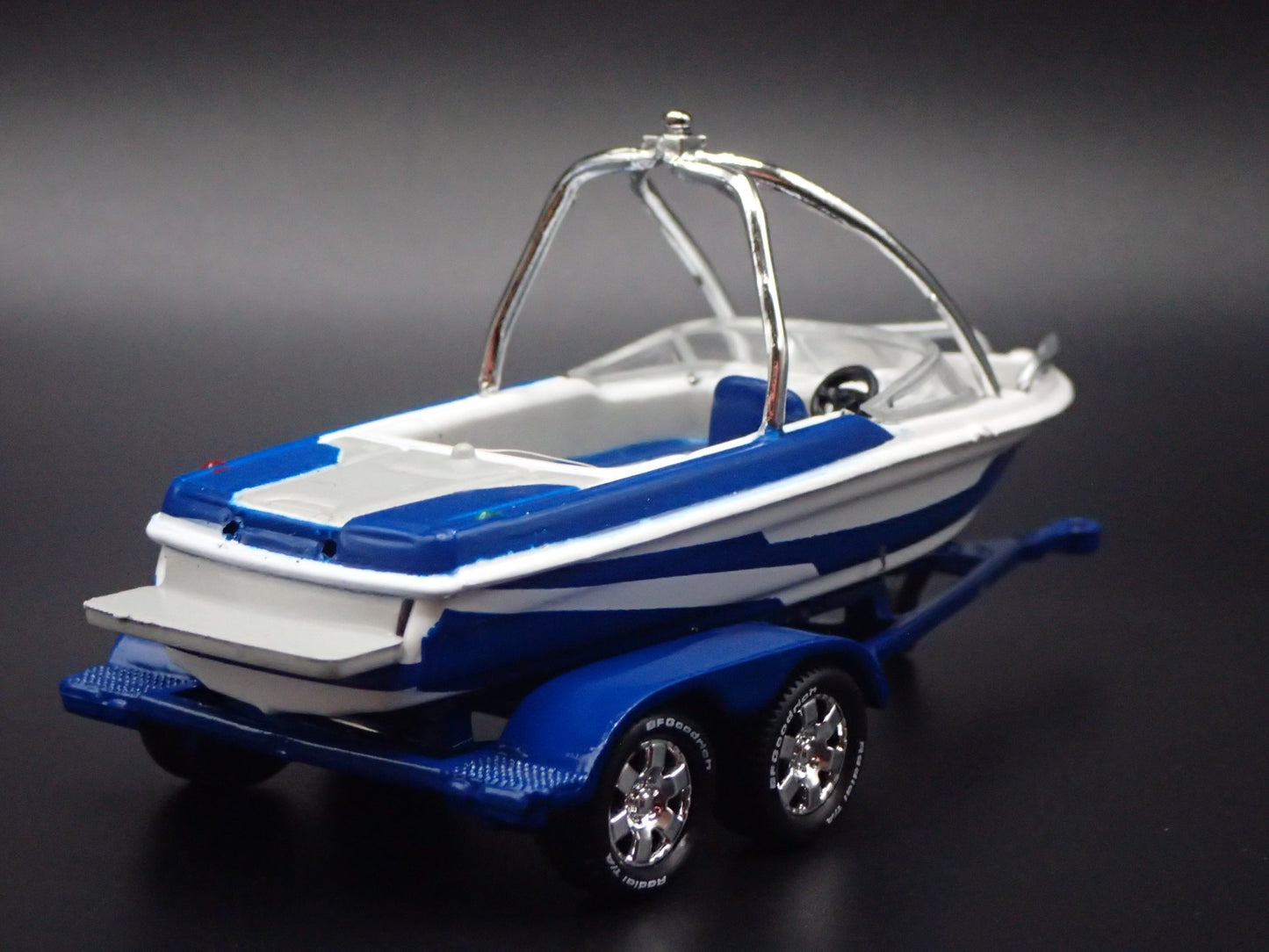 SKI & WAKEBOARD SPEED BOAT ON TRAILER BLUE 1/64 SCALE DIORAMA PROP MODEL