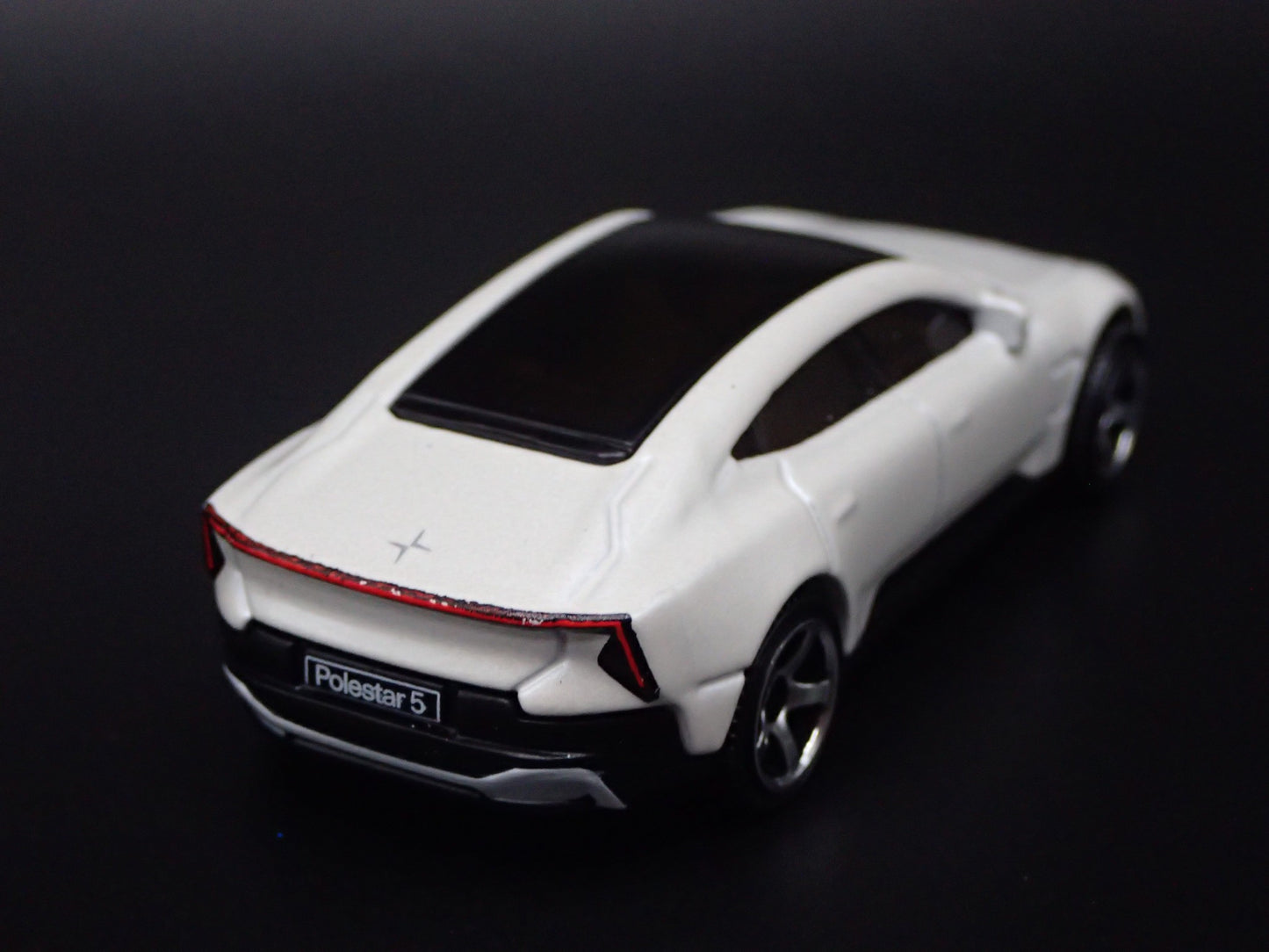 2026 26 POLESTAR 5 WHITE 1/64 SCALE COLLECTIBLE DIORAMA DIECAST MODEL CAR