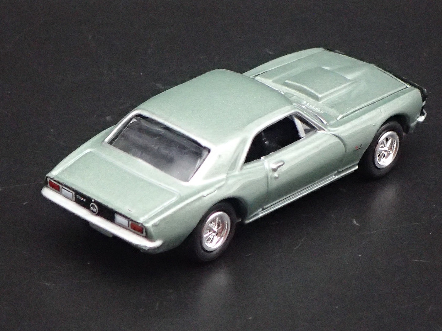 1967 67 CHEVY CHEVROLET CAMARO SS GREEN 1:64 SCALE DIORAMA DIECAST MODEL CAR