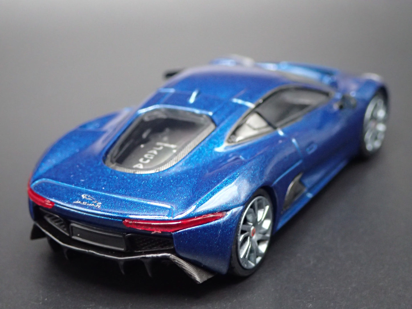2010-2013 JAGUAR C-X75 BLUE 1:64 SCALE COLLECTIBLE DIORAMA DIECAST MODEL CAR