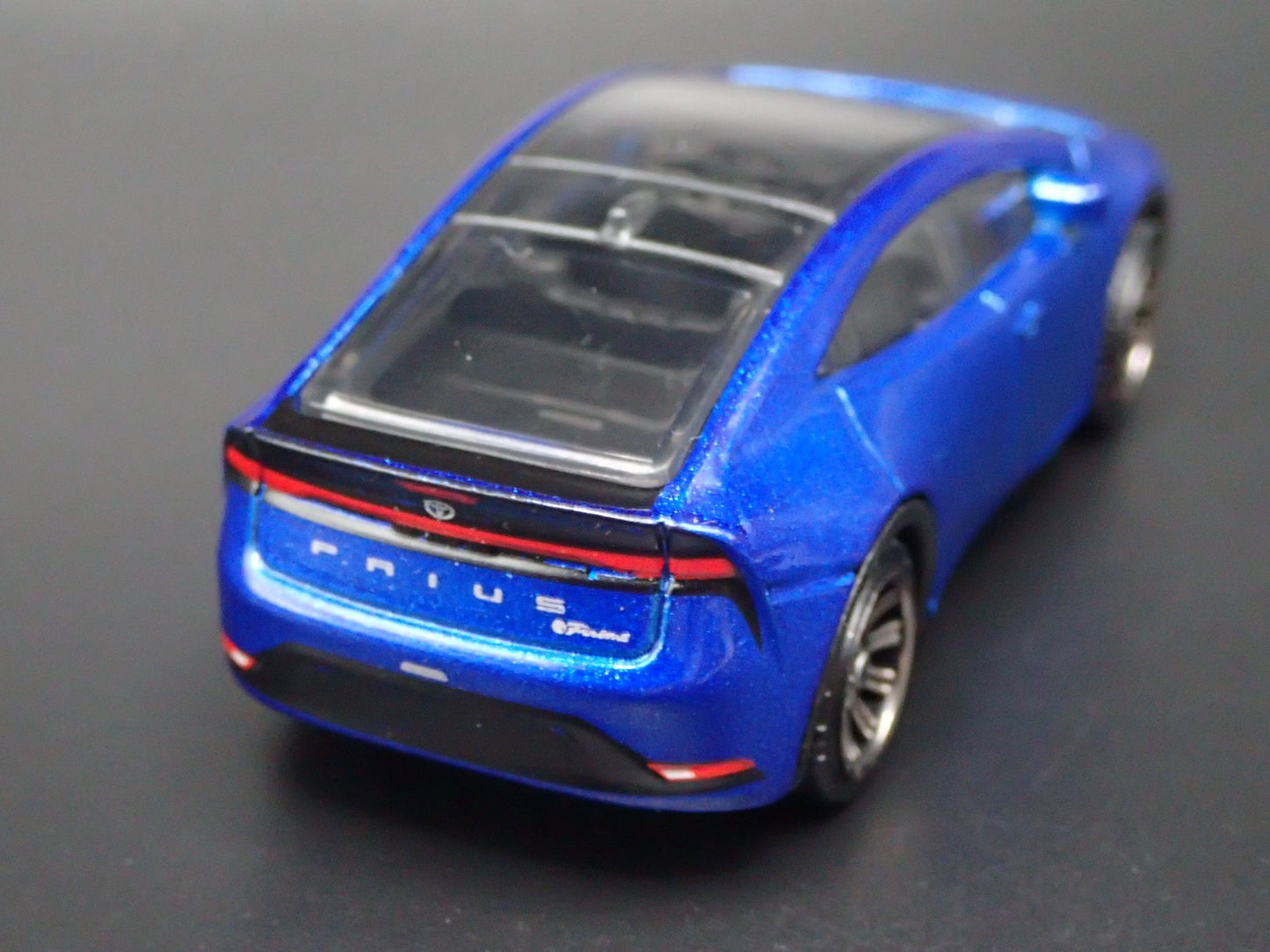2023-2025 TOYOTA PRIUS PRIME 1/64 SCALE COLLECTIBLE DIORAMA DIECAST MODEL CAR