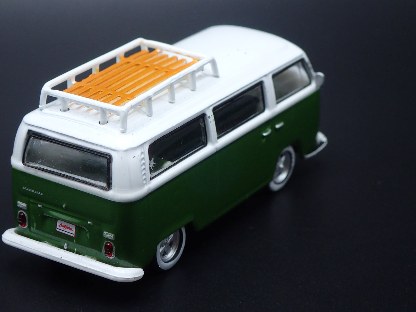 1967-1979 VW VOLKSWAGEN TYPE 2 T2 BUS GREEN 1/64 SCALE DIORAMA DIECAST MODEL CAR