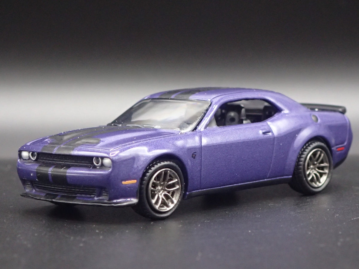 2019 19 DODGE CHALLENGER SRT HELLCAT REDEYE 1/64 SCALE DIORAMA DIECAST MODEL CAR-Burning Rubber Toy Company
