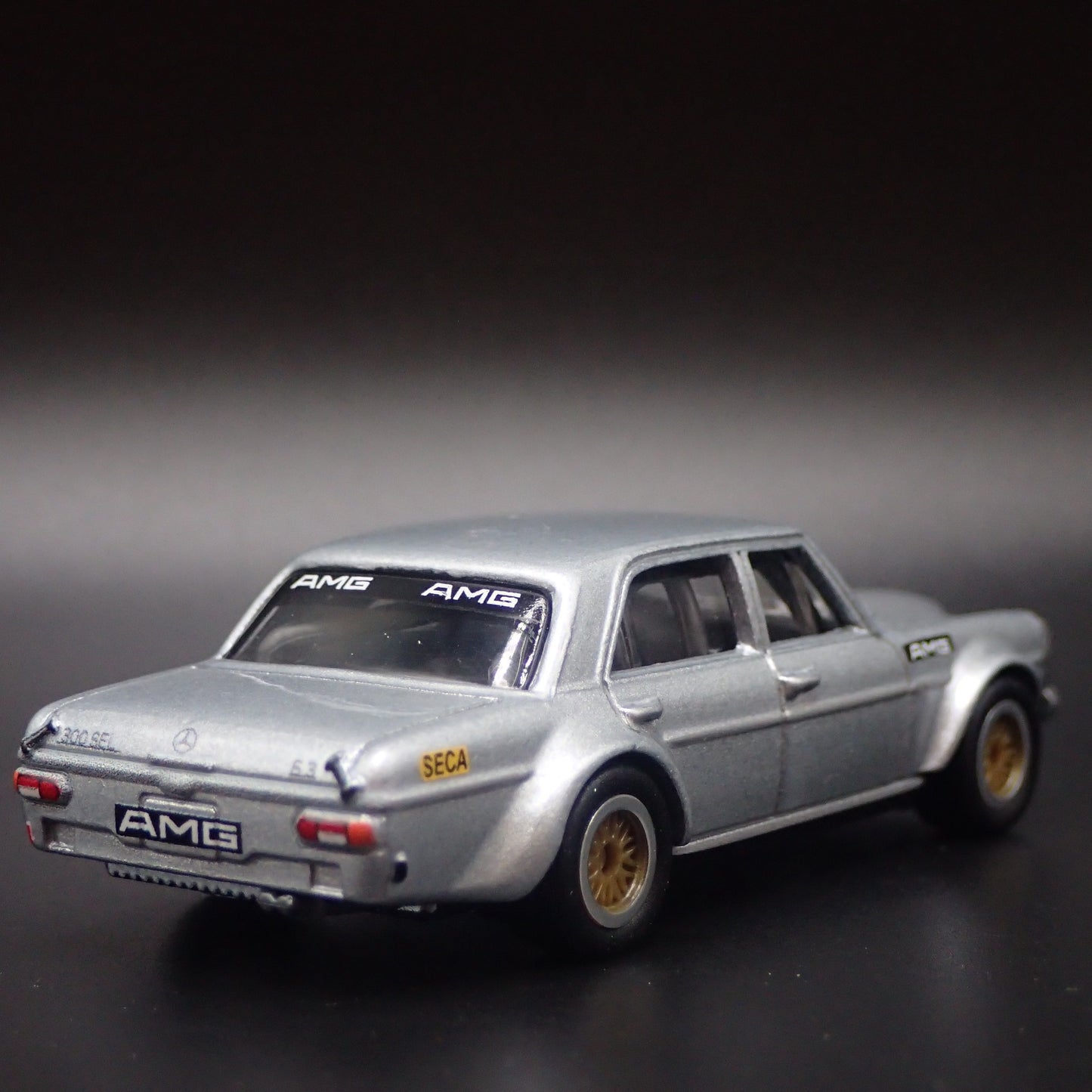 MERCEDES-BENZ 300 SEL 6.8 AMG 1:64 SCALE COLLECTIBLE DIORAMA DIECAST MODEL CAR