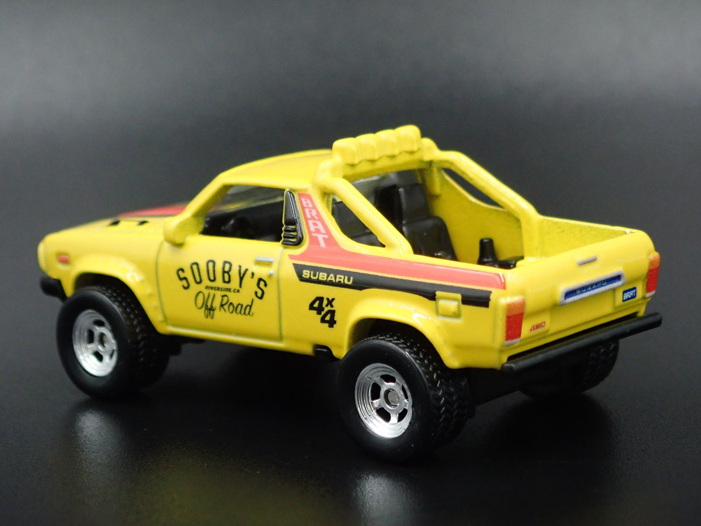 1970-1981 SUBARU BRAT PICKUP TRUCK SOOBY'S 1:64 SCALE DIORAMA DIECAST MODEL CAR