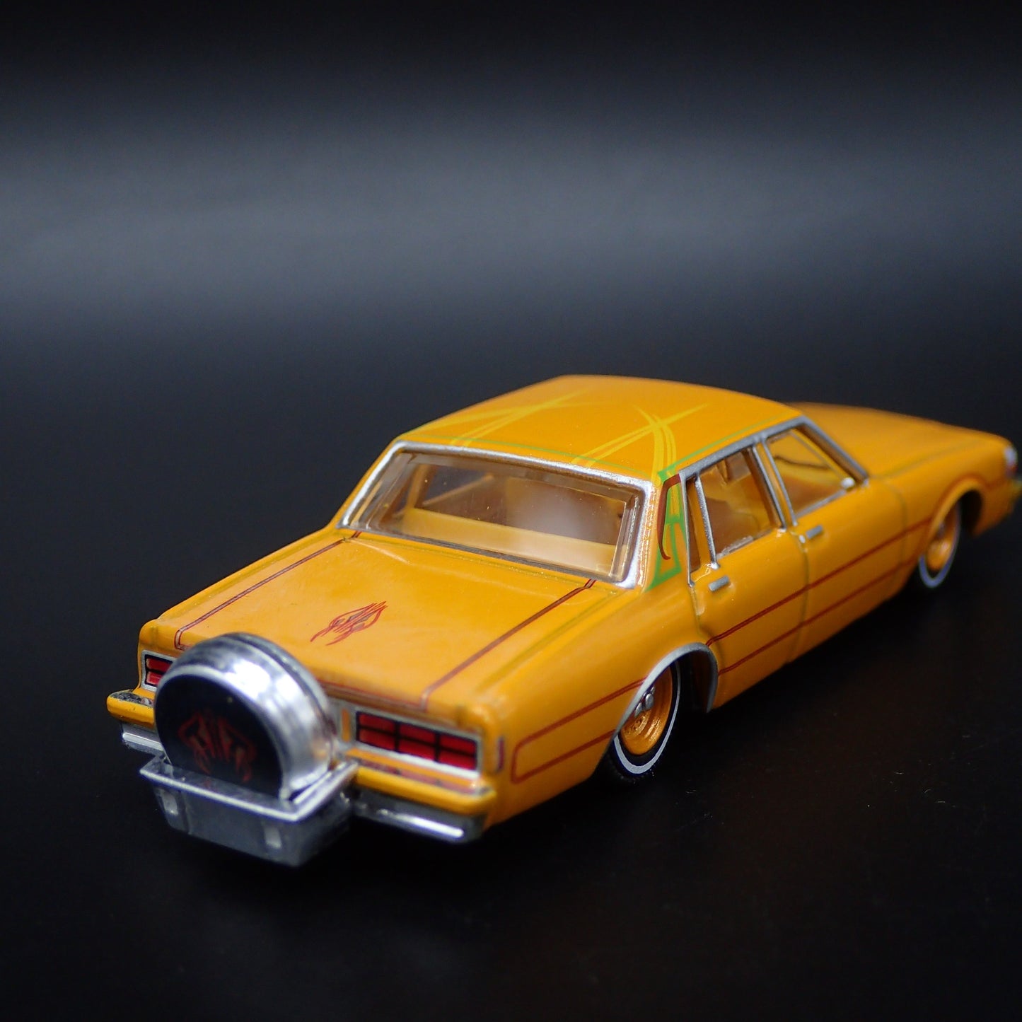1990 90 CHEVY CHEVROLET CAPRICE CLASSIC LOWRIDER 1/64 SCALE DIECAST MODEL CAR