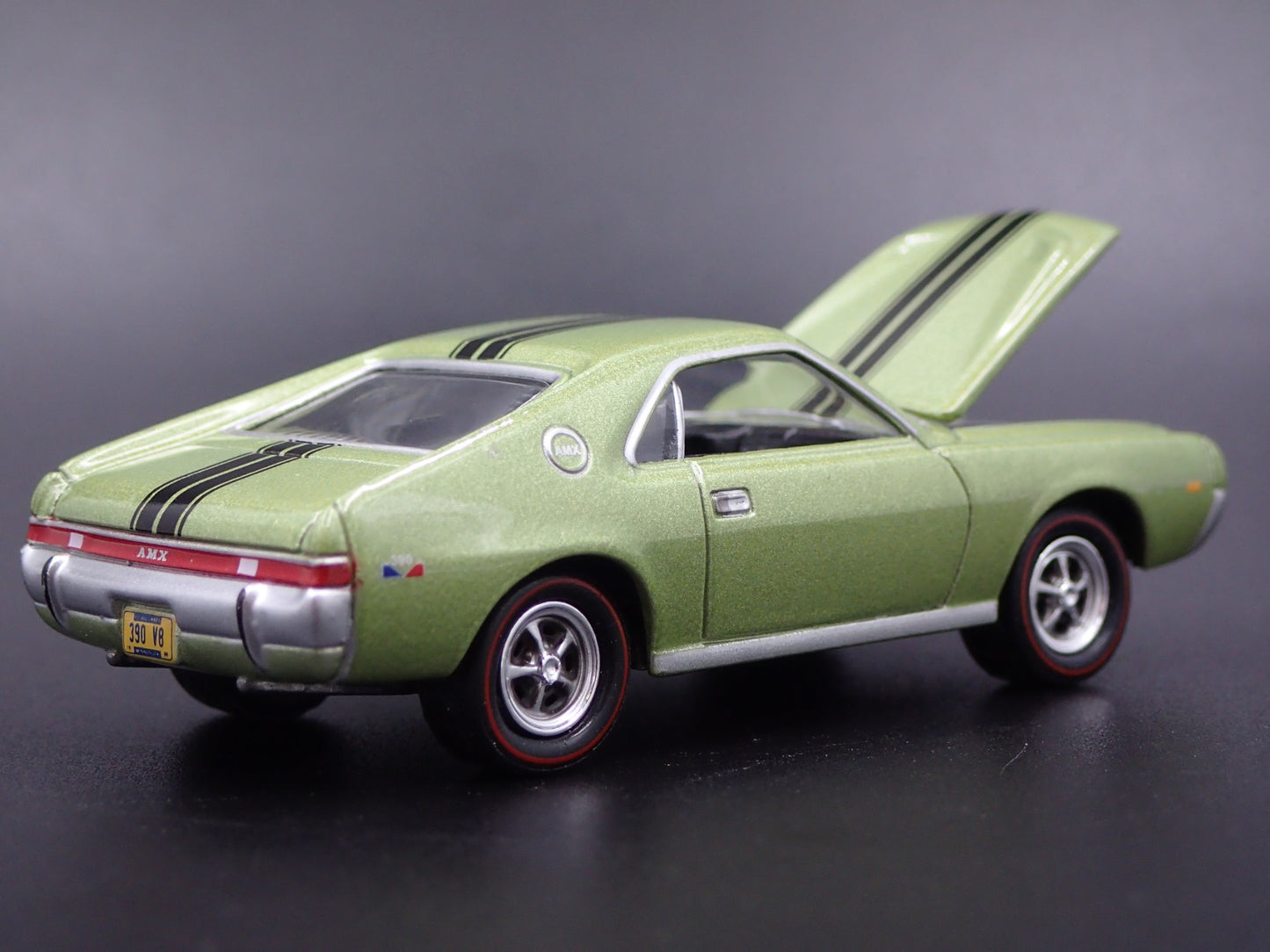 1968 68 AMC AMX MUSCLE CAR RARE 1:64 SCALE COLLECTIBLE DIORAMA DIECAST MODEL CAR