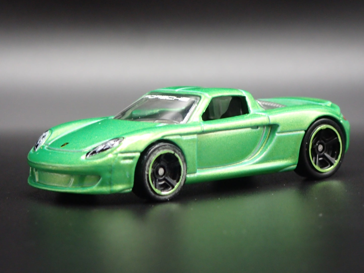 2003-2006 PORSCHE CARRERA GT SUPER CAR RARE 1:64 SCALE DIORAMA DIECAST MODEL CAR