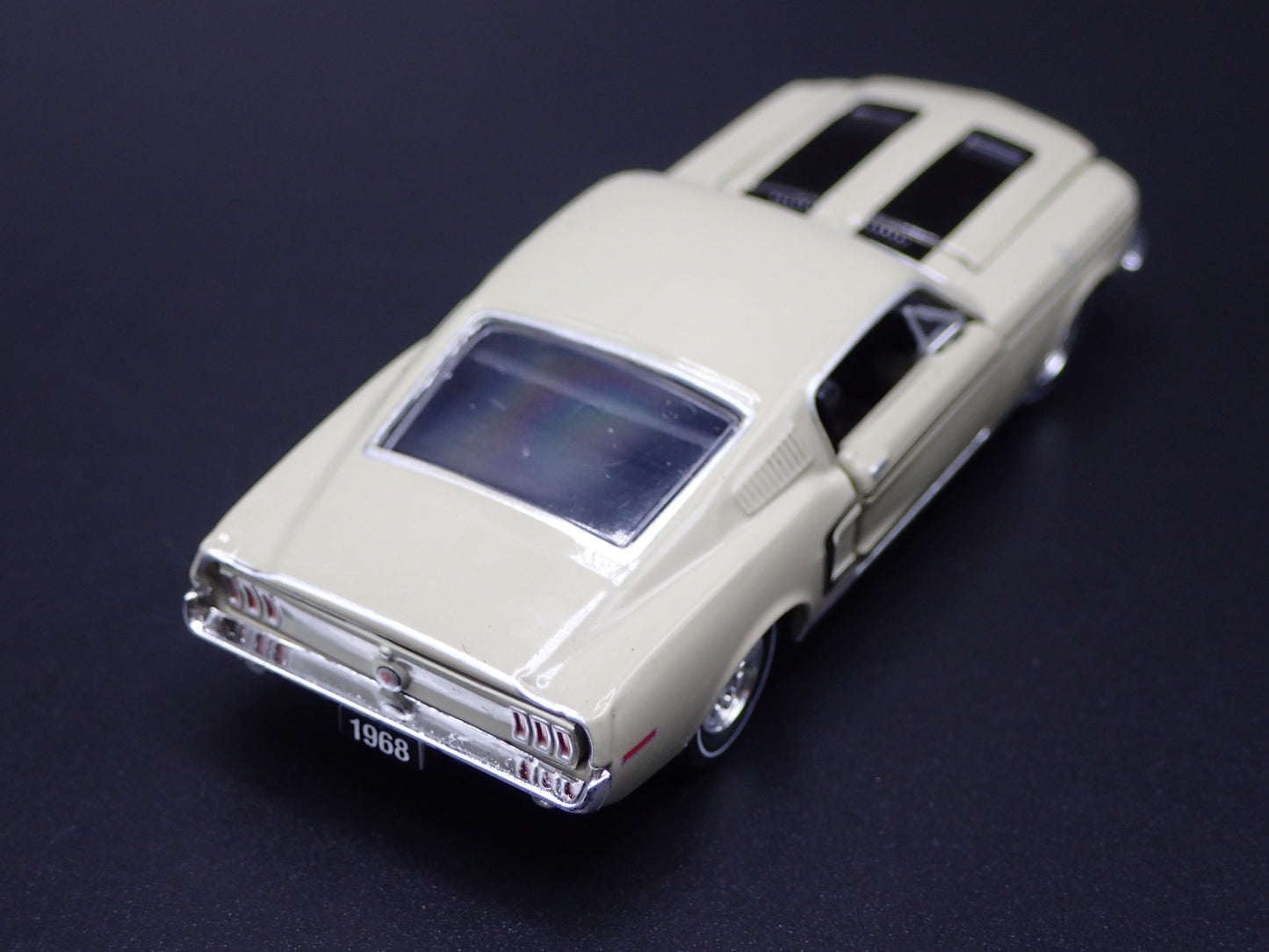 1968 68 FORD MUSTANG GT 302 FASTBACK GREEN 1:64 SCALE DIORAMA DIECAST MODEL CAR
