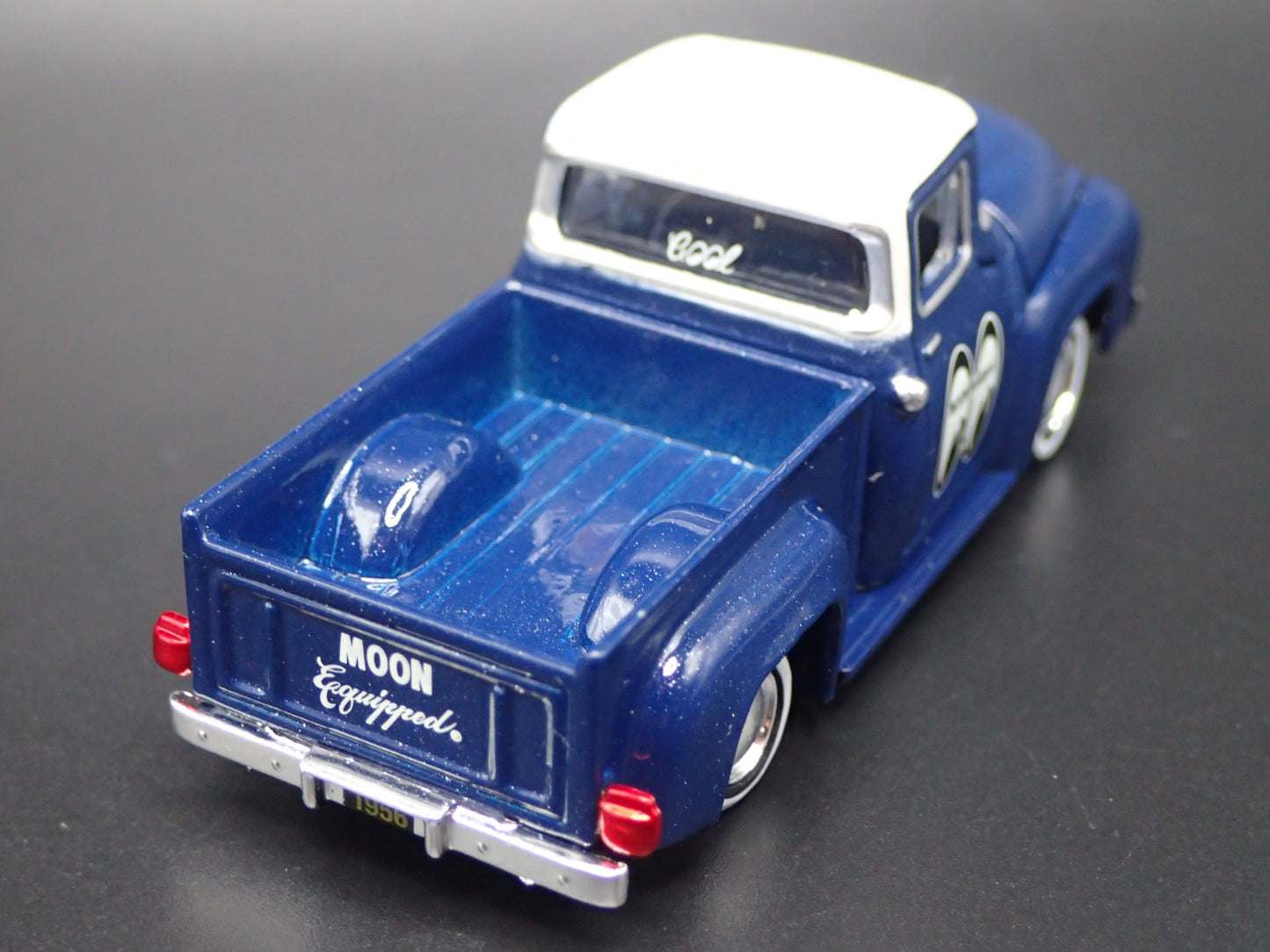 1956 56 FORD F100 PICKUP TRUCK MOONEYES 1:64 SCALE DIORAMA DIECAST MODEL CAR