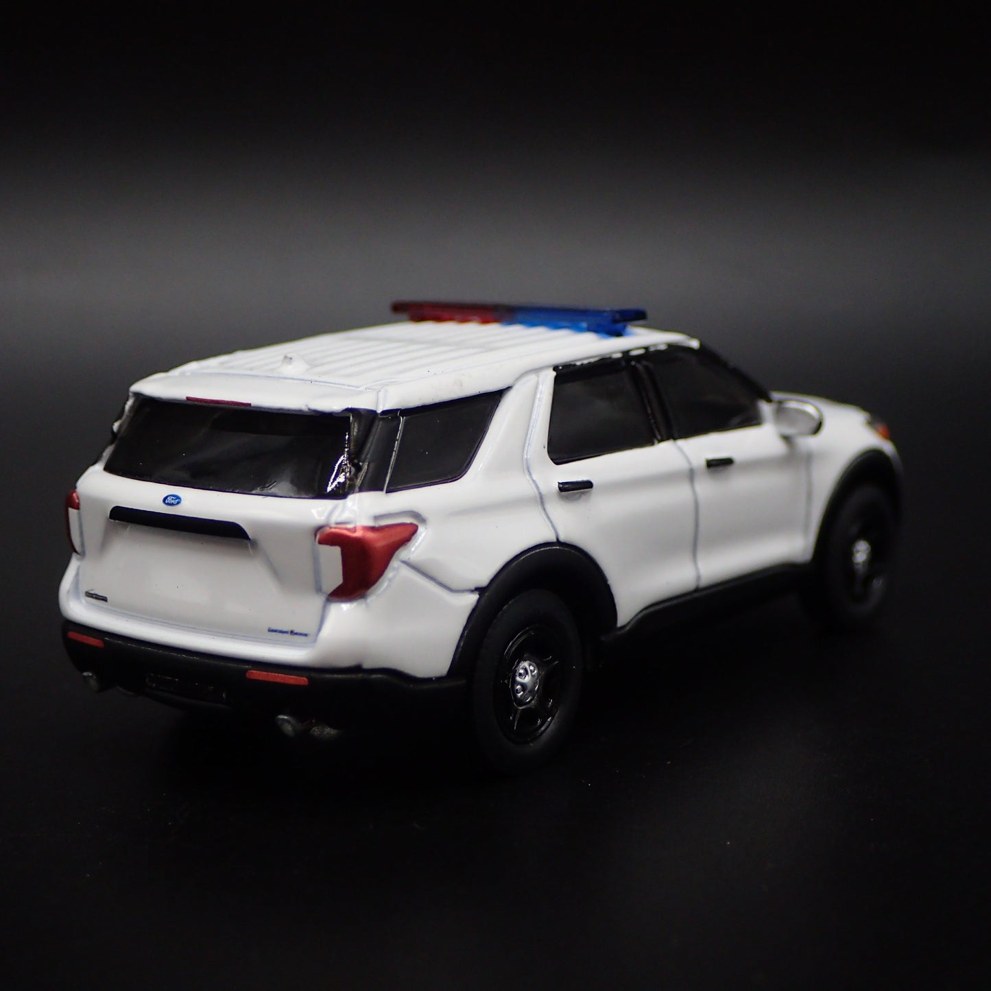 2020-2026 FORD EXPLORER INTERCEPTOR POLICE 1:64 SCALE DIORAMA DIECAST MODEL CAR