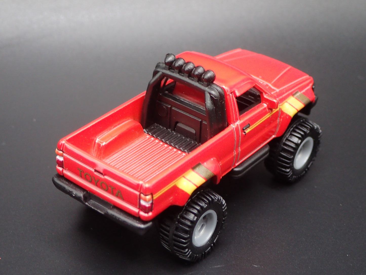 1984-1988 TOYOTA SR5 PICKUP TRUCK RED 1/64 SCALE COLLECTIBLE DIECAST MODEL CAR