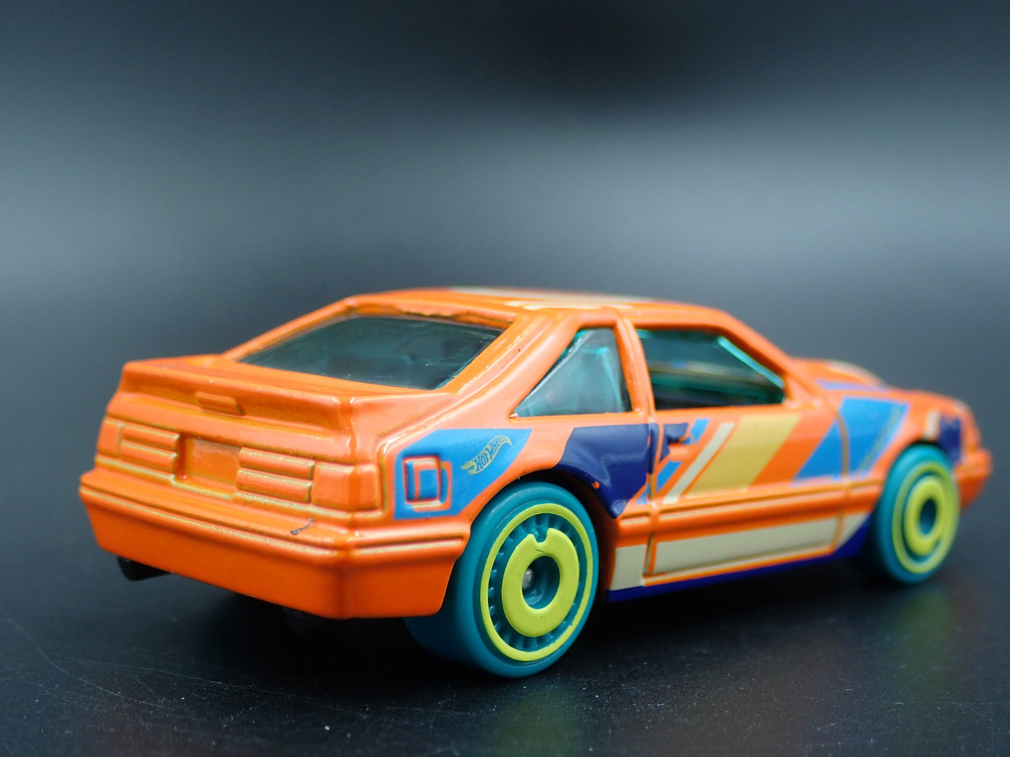 1992 92 FORD MUSTANG FOX BODY ORANGE 1/64 SCALE COLLECTIBLE DIECAST MODEL CAR