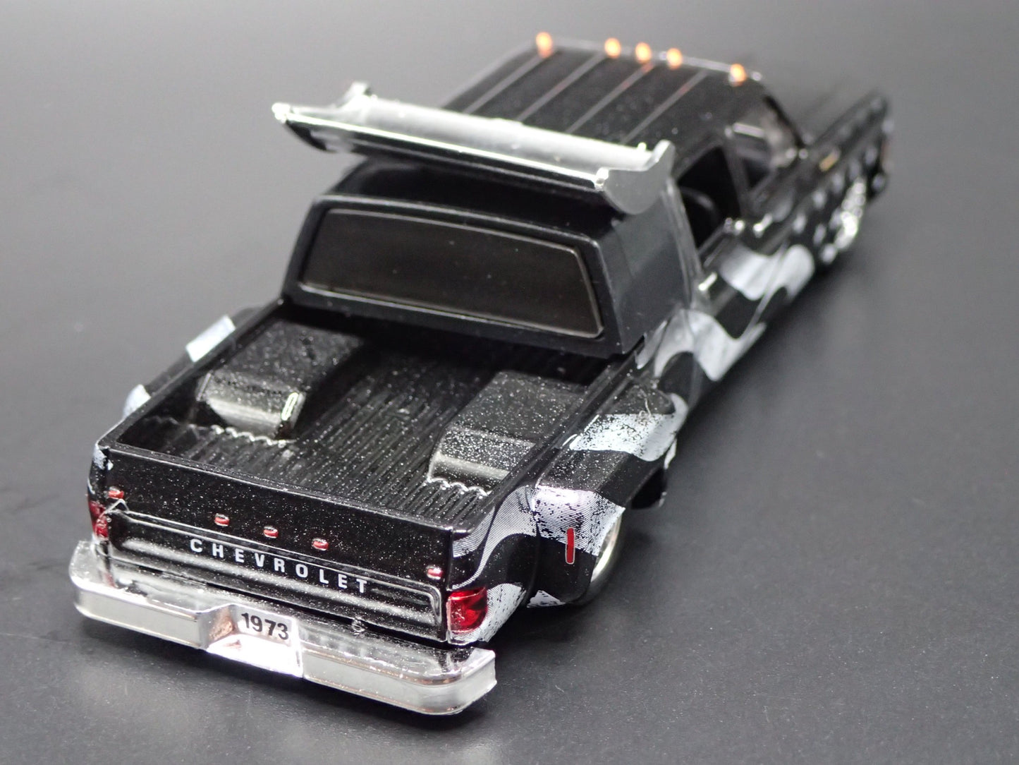 1973 73 CHEVY CHEYENNE SUPER 30 DUALLY SQUARE BODY TRUCK 1/64 DIECAST MODEL CAR