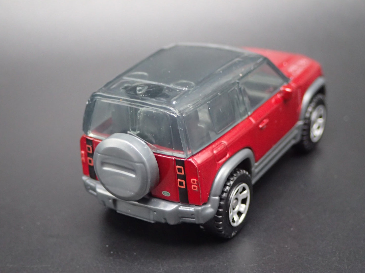 2020-2025 LAND ROVER DEFENDER 90 BURGUNDY 1/64 SCALE DIORAMA DIECAST MODEL CAR