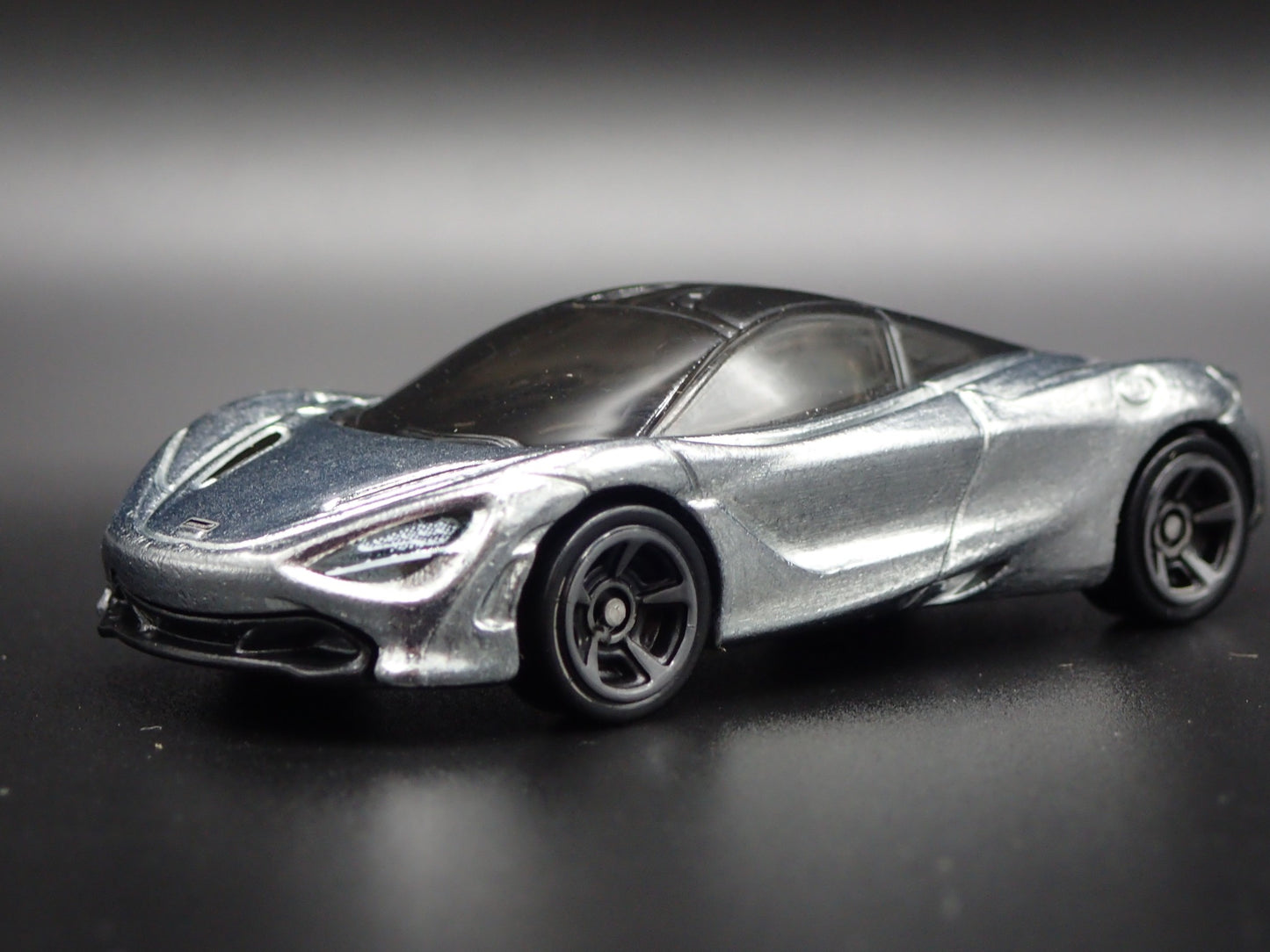 2017-2023 MCLAREN 720S SUPER CAR SILVER 1:64 SCALE DIORAMA DIECAST MODEL CAR