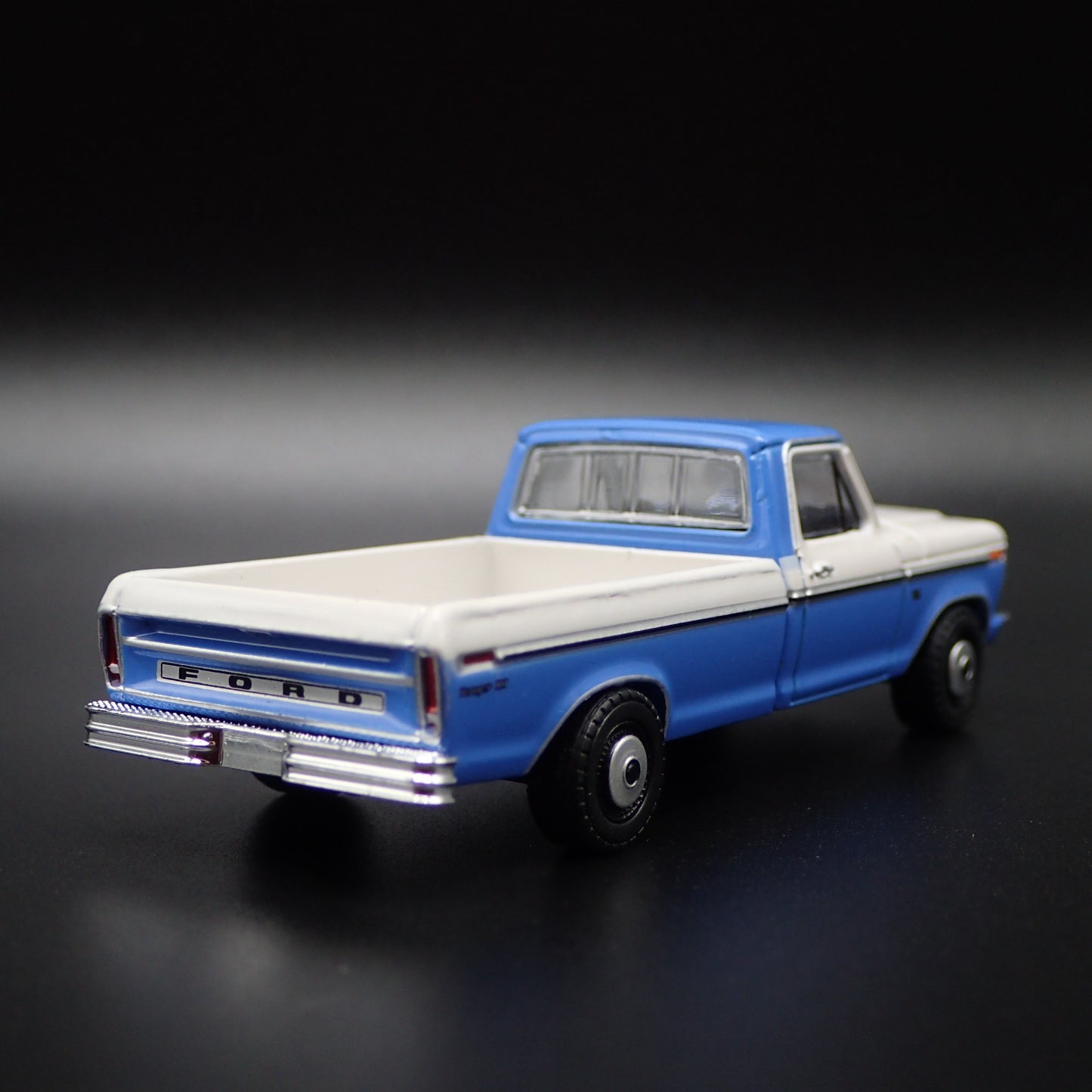 1975 75 FORD F100 RANGER XLT LONG BED PICKUP TRUCK 1/64 SCALE DIECAST MODEL CAR