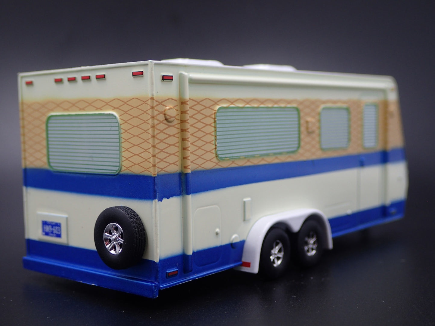 VINTAGE CAMPER TRAILER W/ HITCH RARE 1:64 SCALE COLLECTIBLE DIORAMA MODEL CAR