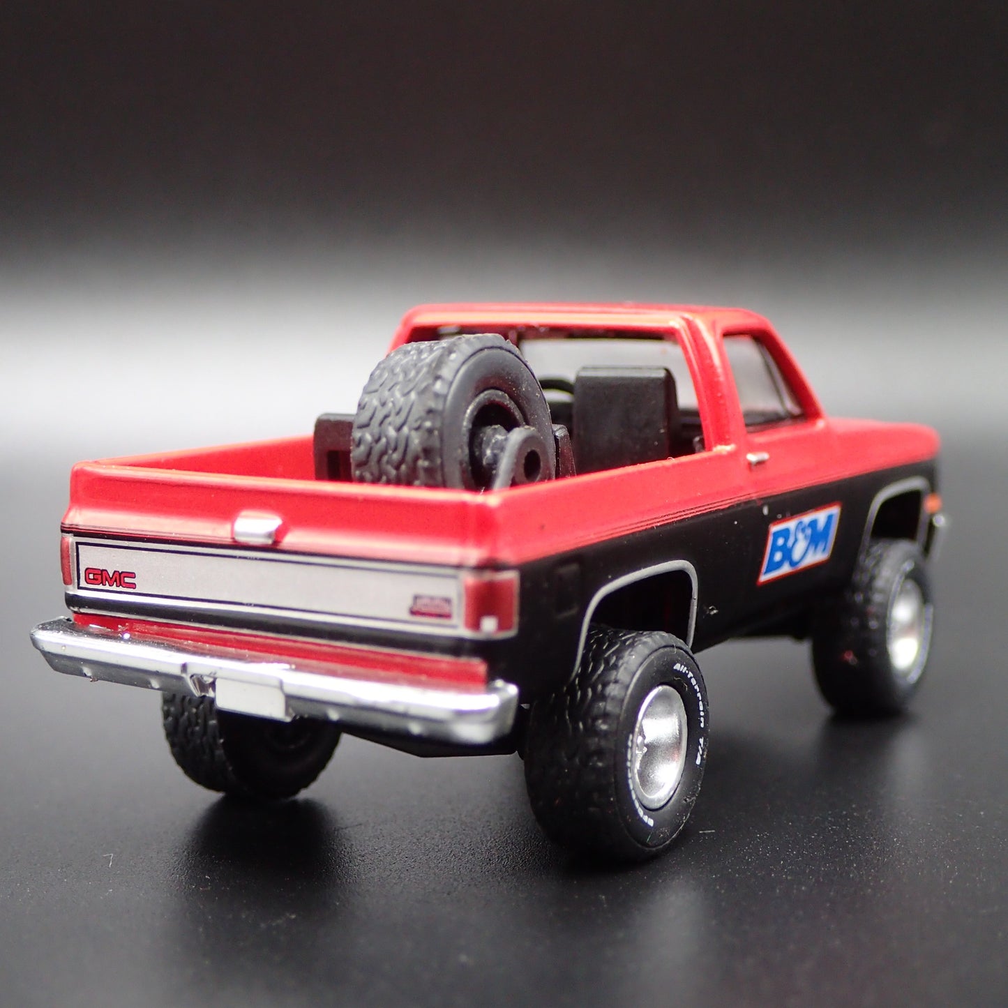 1991 91 GMC JIMMY SLE SUV SQUAREBODY B&M 1:64 SCALE DIORAMA DIECAST MODEL CAR