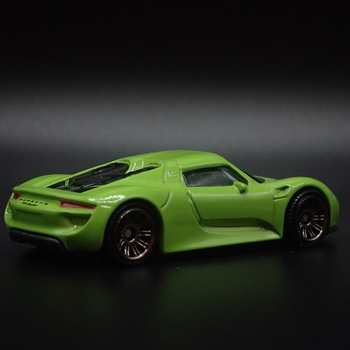 2013-2015 PORSCHE 918 SPYDER SUPER CAR RARE 1:64 SCALE DIORAMA DIECAST MODEL CAR