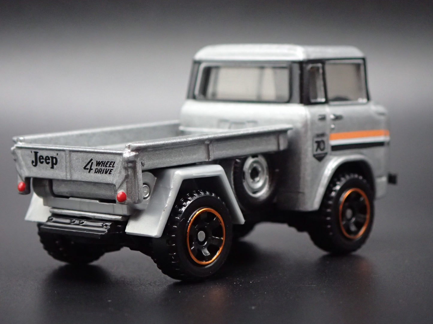 1956-1965 JEEP FC FORWARD CONTROL TRUCK 1:64 SCALE DIORAMA DIECAST MODEL CAR