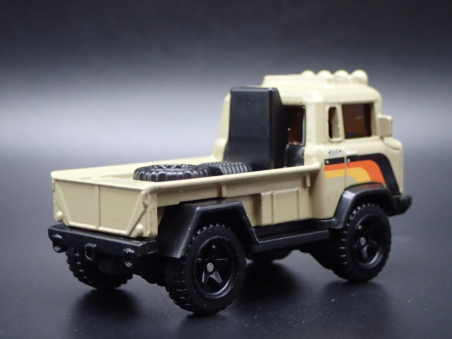 1956-1965 JEEP FC FORWARD CONTROL TRUCK 1:64 SCALE DIORAMA DIECAST MODEL CAR