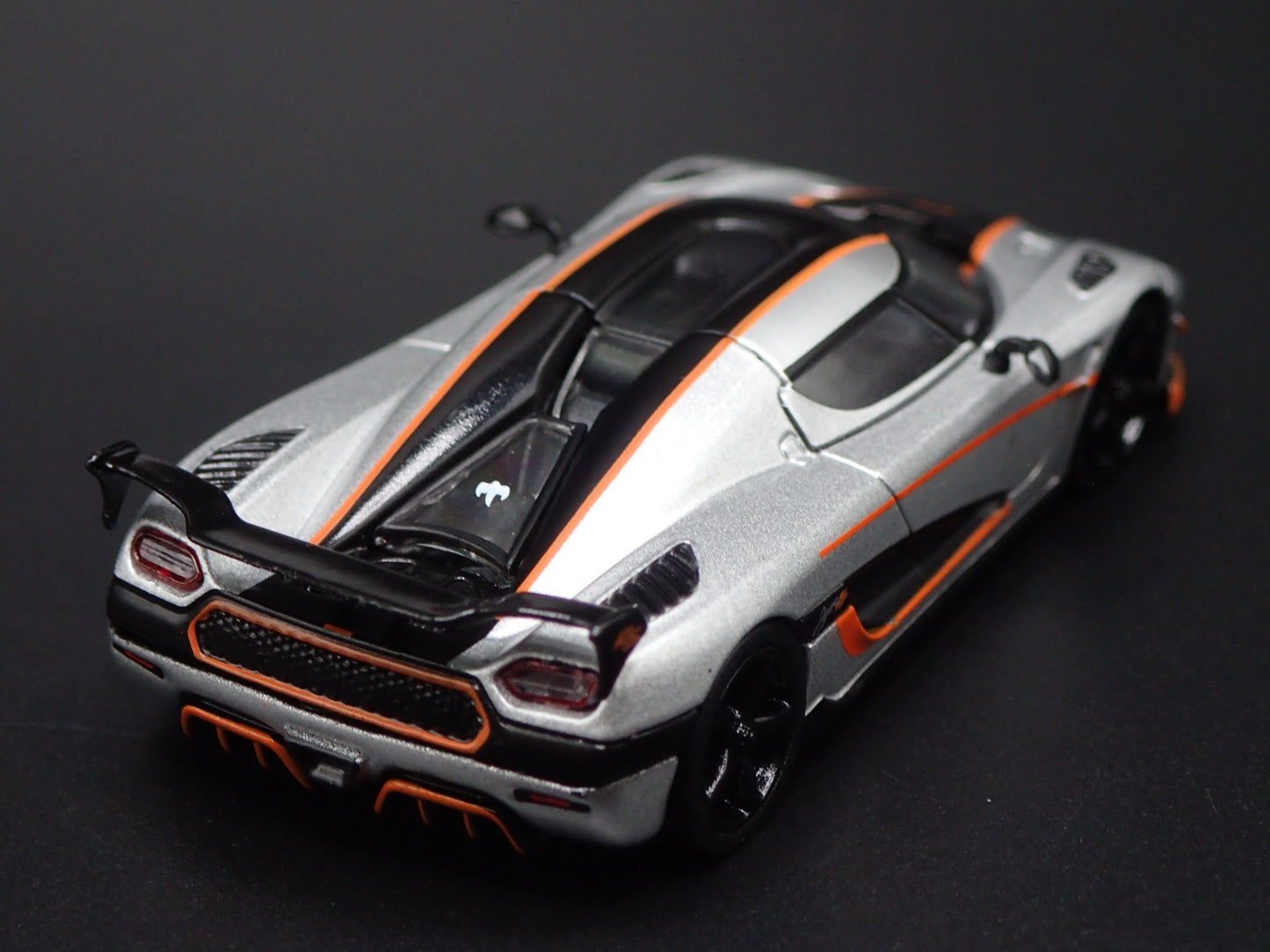 2010-2018 KOENIGSEGG AGERA RS SUPERCAR 1:64 SCALE DIORAMA DIECAST MODEL CAR