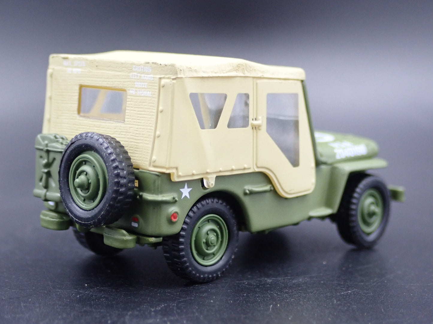 WWII WILLYS MB JEEP ARMY MILITARY GREEN 1:64 SCALE DIORAMA DIECAST MODEL CAR