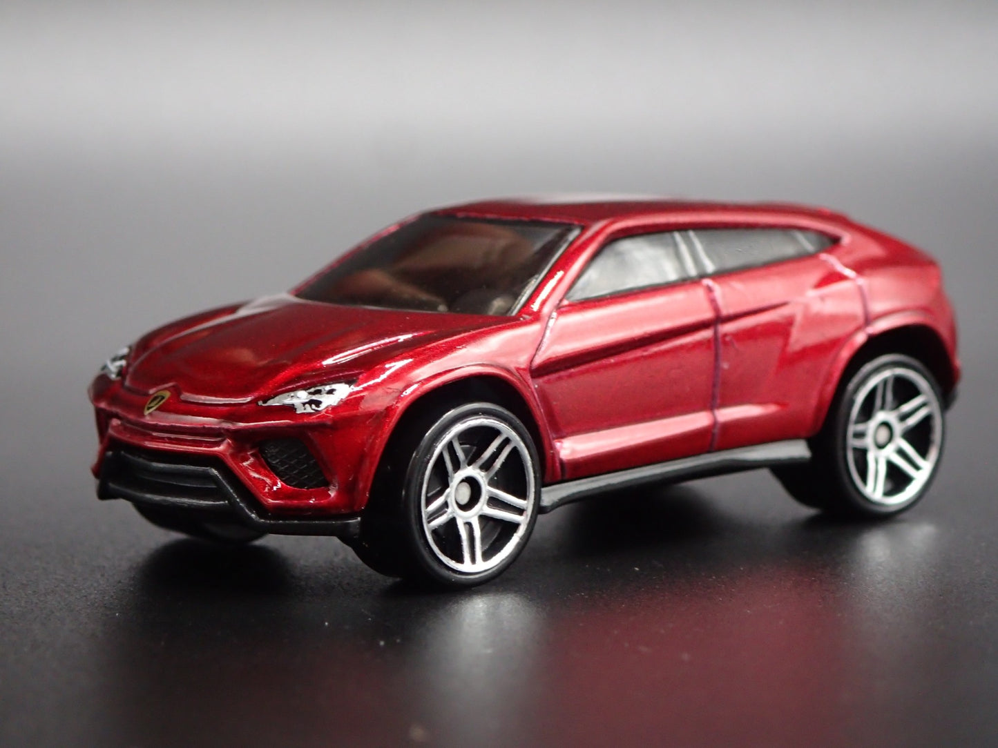 2018-2025 LAMBORGHINI URUS SUV 1:64 SCALE COLLECTIBLE DIORAMA DIECAST MODEL CAR