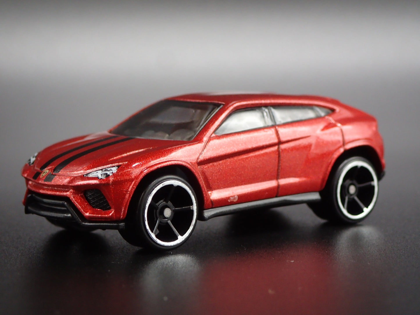 2018-2025 LAMBORGHINI URUS SUV 1:64 SCALE COLLECTIBLE DIORAMA DIECAST MODEL CAR