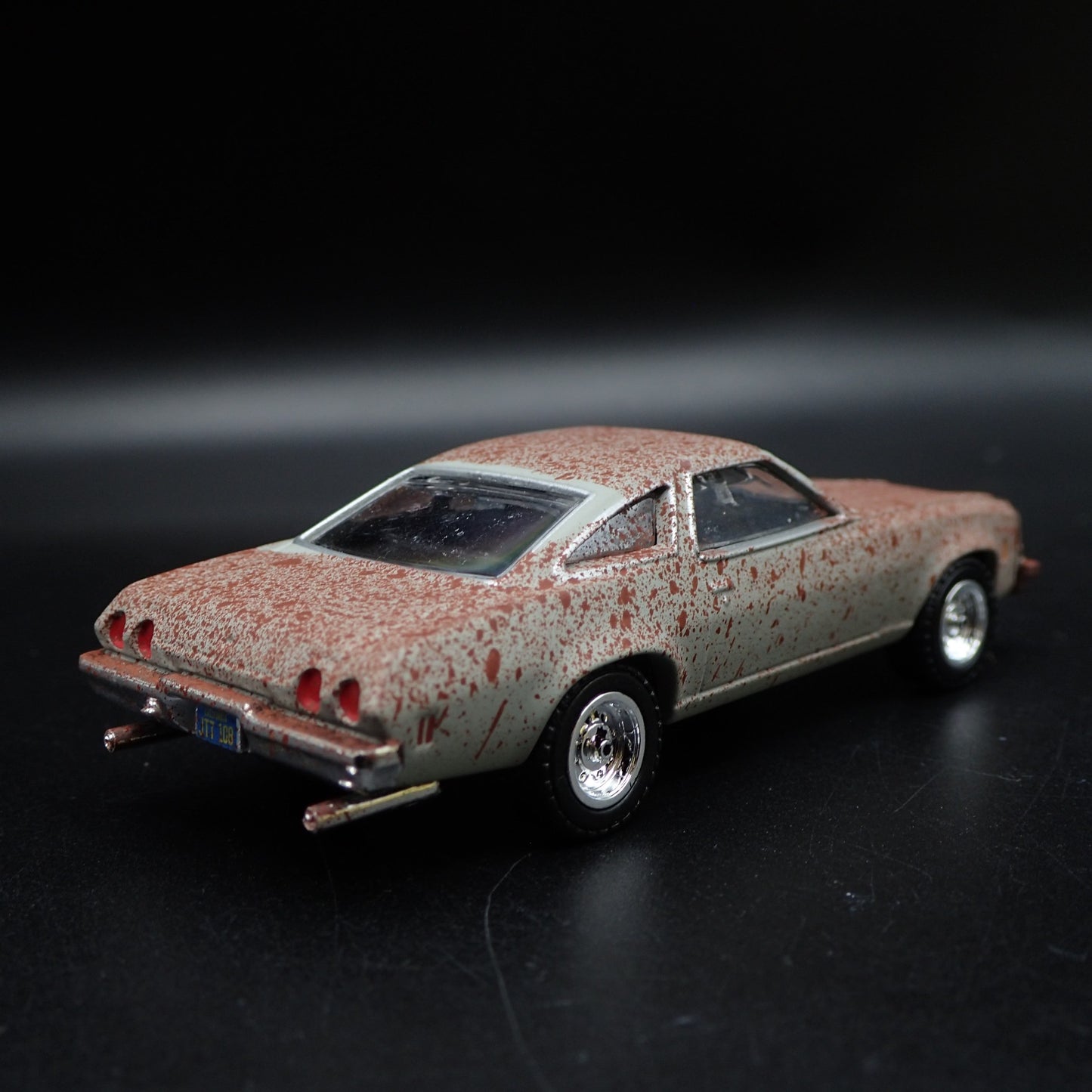 1973 73 CHEVY CHEVROLET CHEVELLE MALIBU BARN FIND 1:64 SCALE DIECAST MODEL CAR