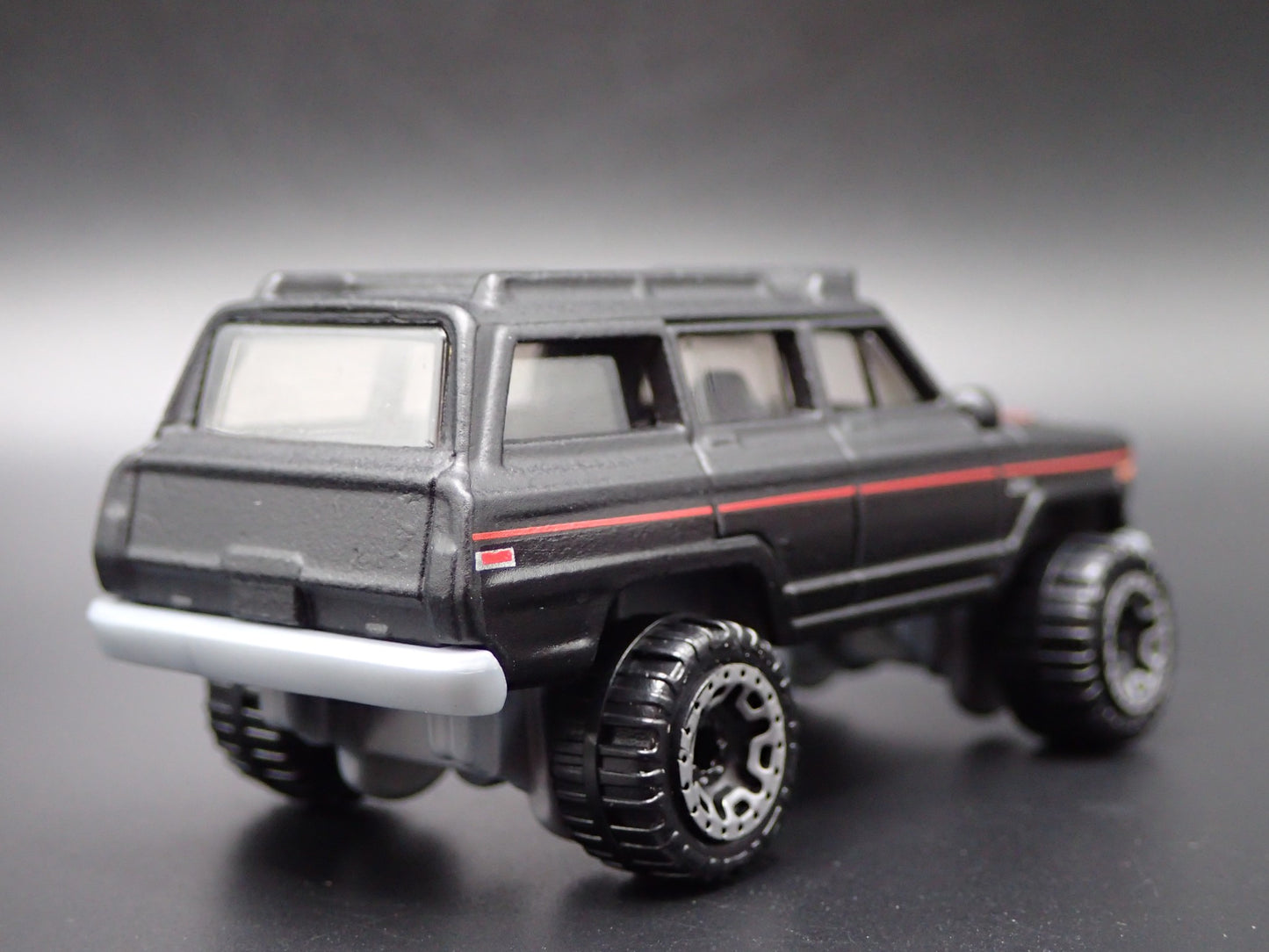 1980-1991 JEEP WAGONEER BLACK 1:64 SCALE COLLECTIBLE DIORAMA DIECAST MODEL CAR