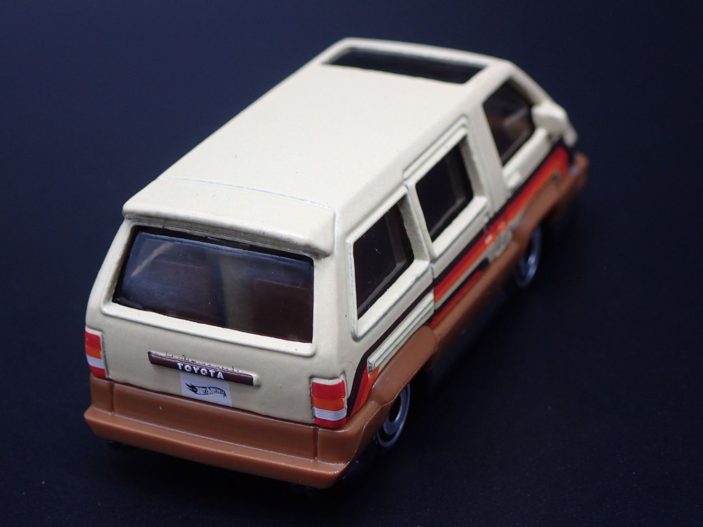 1985-1991 TOYOTA VAN TAN 1/64 SCALE COLLECTIBLE DIORAMA DIECAST MODEL CAR